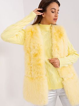 Gilet AT  This fur vest is the perfect addition to your everyday closet. Made of soft polyester material, it is pleasant to the touch and comfortable 