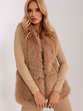 Gilet AT  This fur vest is the perfect addition to your everyday closet. Made of soft polyester material, it is pleasant to the touch and comfortable 