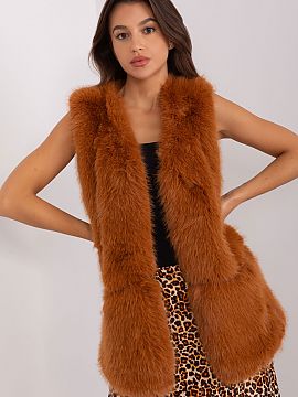 Gilet AT  This fur vest is the perfect addition to your everyday closet. Made of soft polyester material, it is pleasant to the touch and comfortable 
