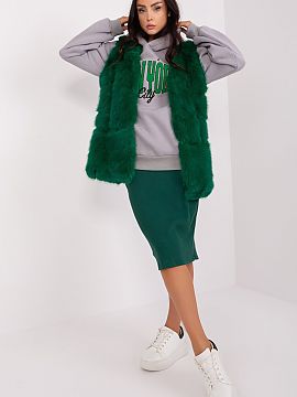 Gilet AT  This fur vest is the perfect addition to your everyday closet. Made of soft polyester material, it is pleasant to the touch and comfortable 