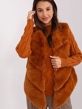 Gilet AT  This fur vest is the perfect accessory for both casual and special occasions. Made of high-quality polyester, it provides a pleasant feeling