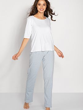 Pyjama Momenti Per Me  This women\'s pajamas is a combination of elegance, comfort and quality. It was designed and sewn in Poland, which guarantees the highest qu