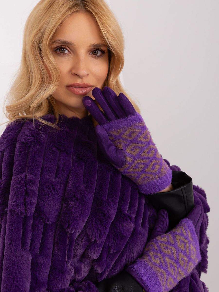  Gloves model 190817 AT 