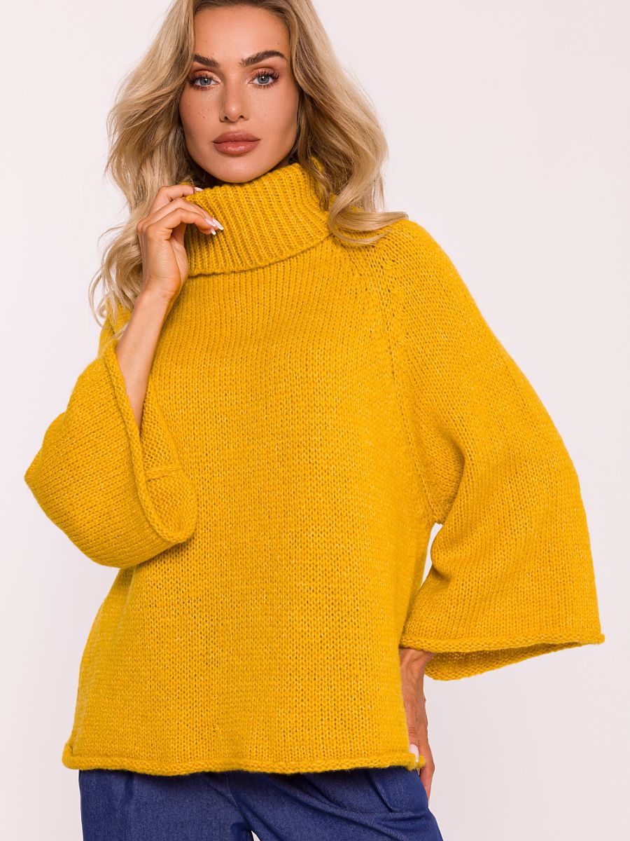  Turtleneck model 200914 Moe 