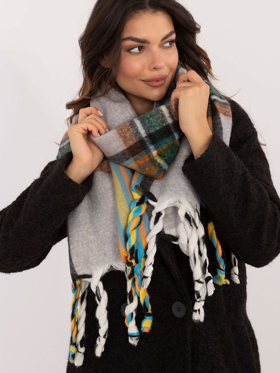  Shawl model 202583 AT 