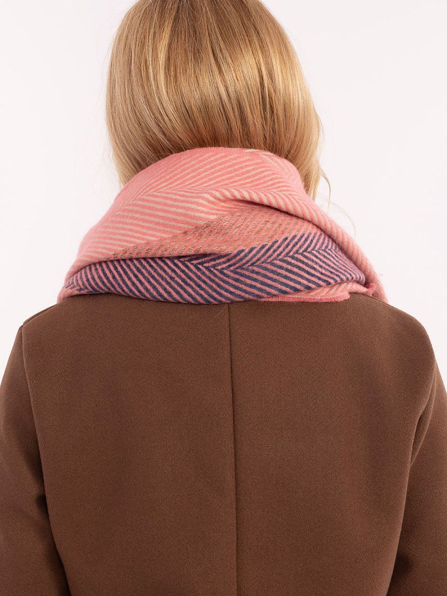  Shawl model 206039 AT 