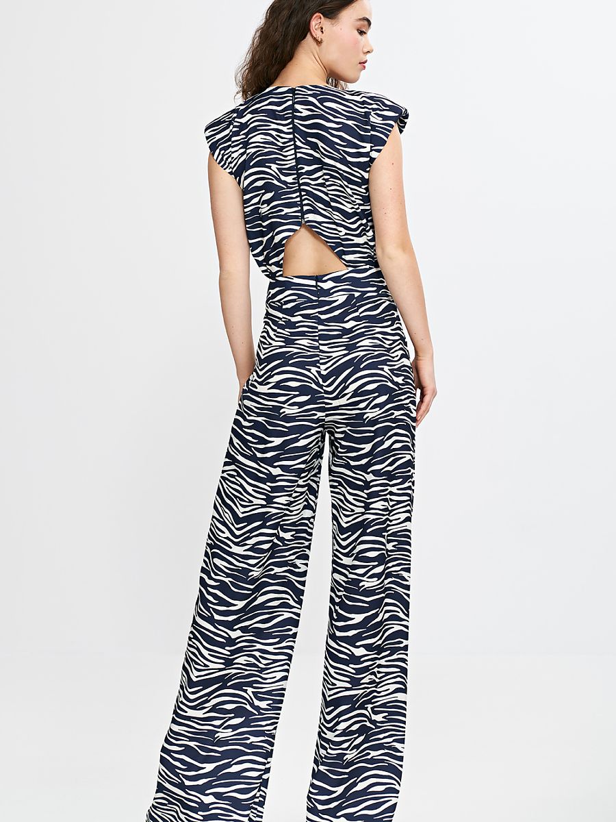  Suit model 210073 Nife 