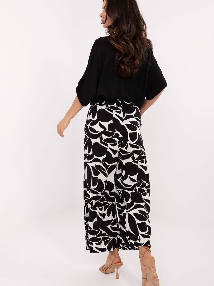  Women trousers model 215122 Sublevel 