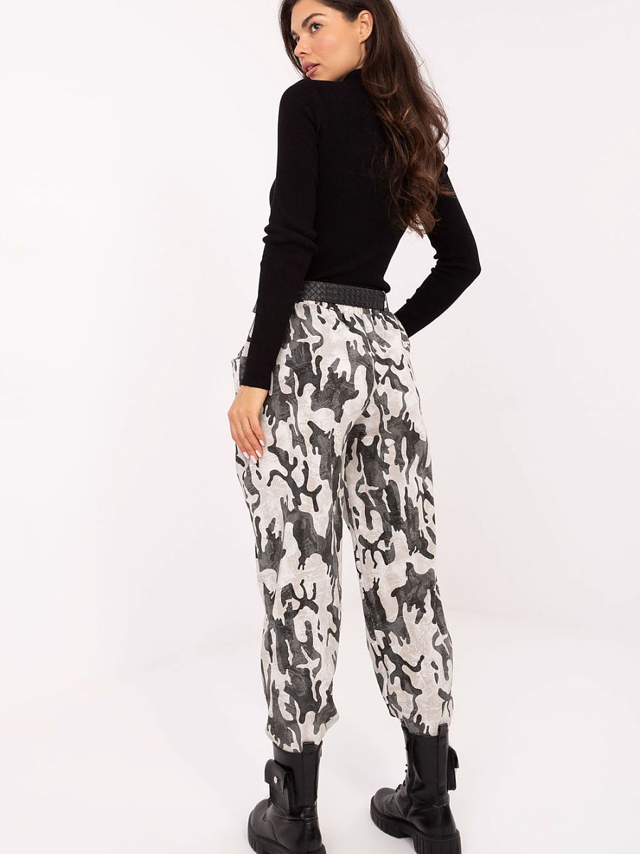  Women trousers model 218437 Italy Moda 