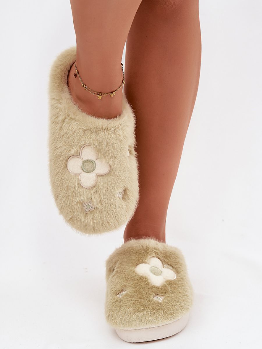  Slippers model 221502 Step in style 