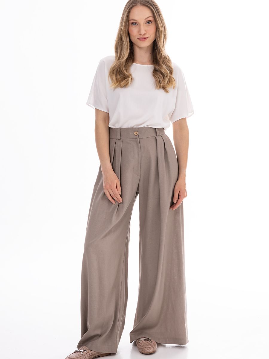  Women trousers model 225299 awama 