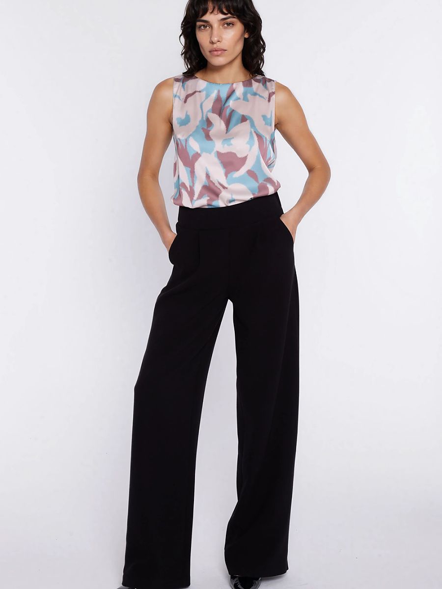  Women trousers model 225825 Nife 