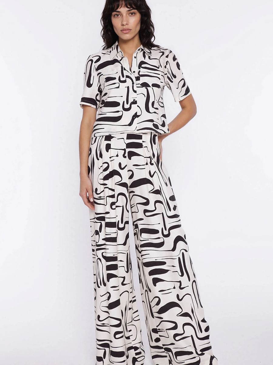  Women trousers model 228007 Nife 