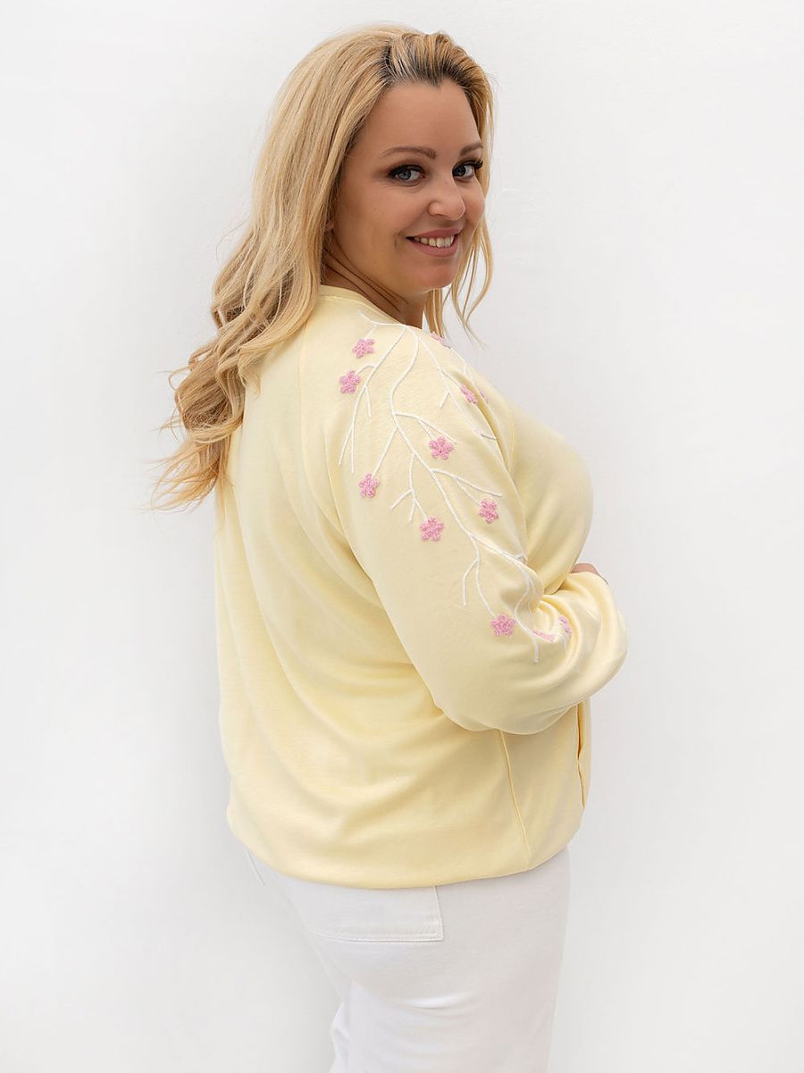  Plus size sweatshirt model 228061 Relevance 