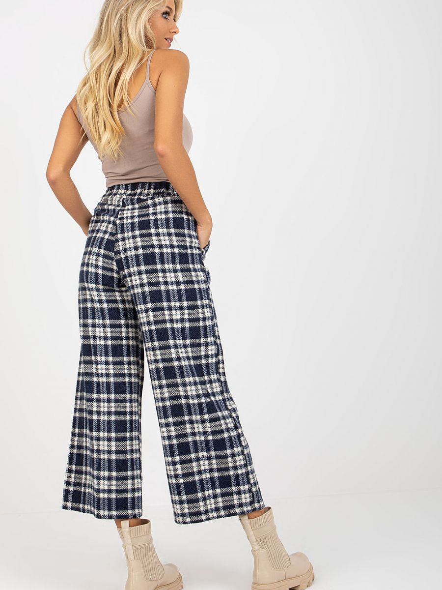  Women trousers model 175003 Lakerta 
