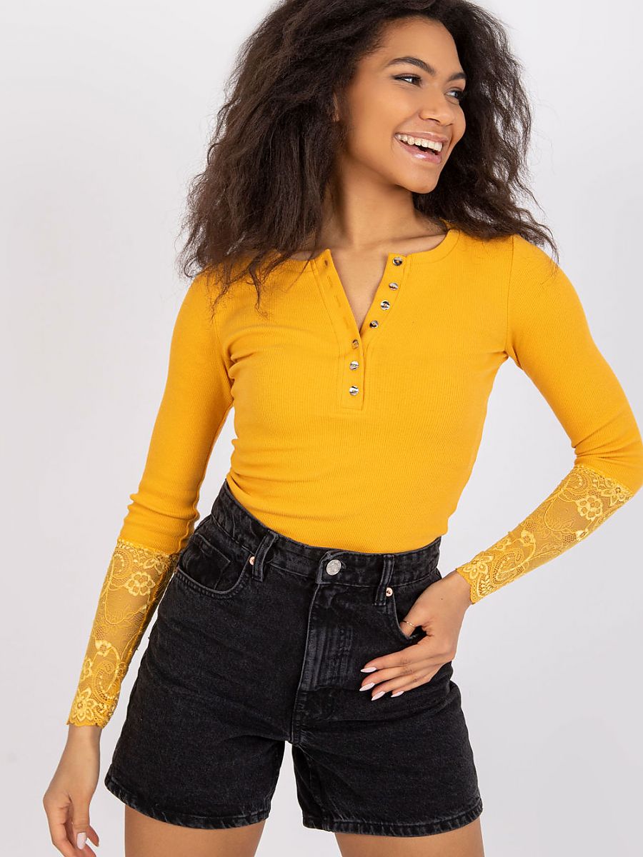  Blouse model 180884 Rue Paris 