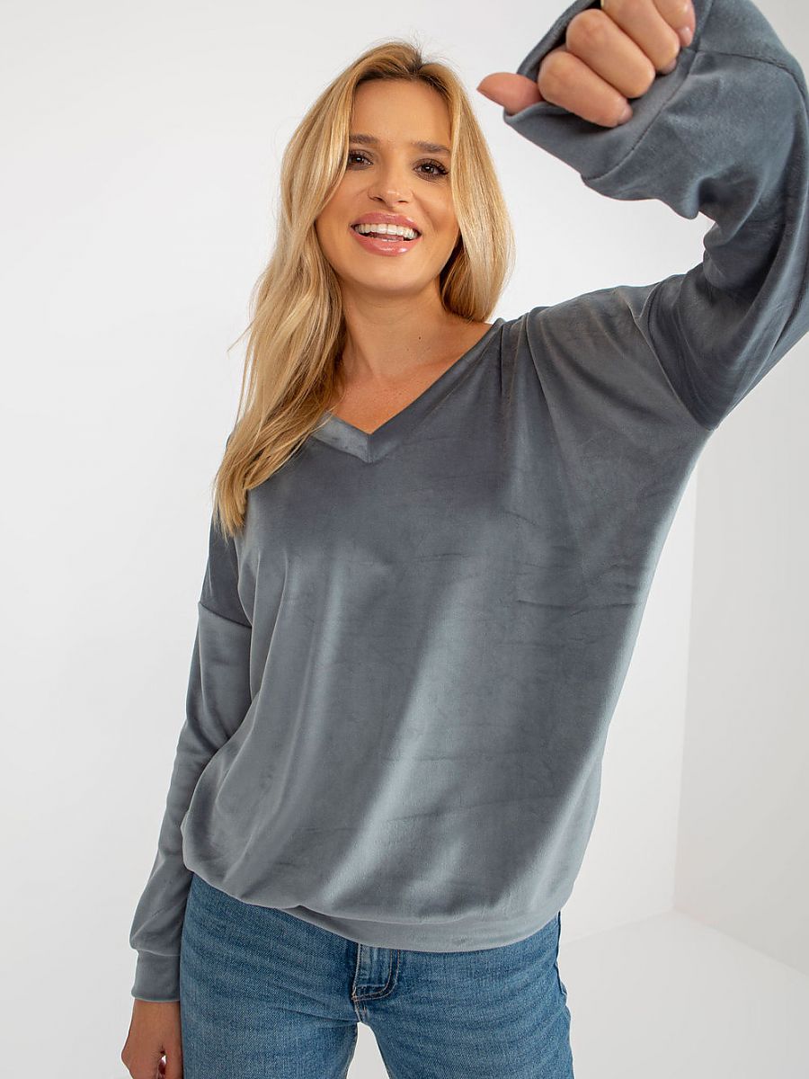  Sweatshirt model 185953 Relevance 