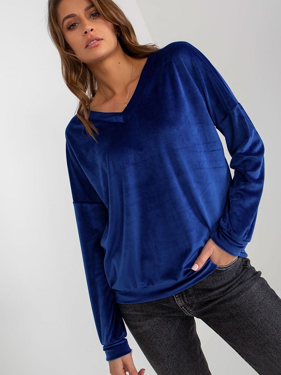  Sweatshirt model 185954 Relevance 