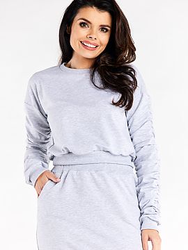 Sweatshirt Infinite You  Short women\'s blouse with long sleeves and a round neckline. Sleeves with decorative creases.