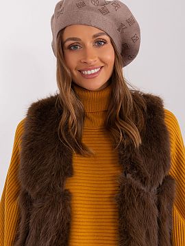 Beret AT  Knitted beret with interesting rhinestone application.