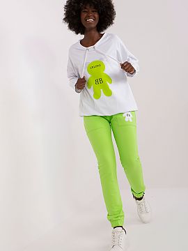 Set Relevance  A sweatshirt set consisting of a sweatshirt and pants. Sweatshirt with long sleeves and round neckline. Decorative print in the shape of a t