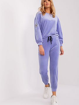 Set Italy Moda  Elegant and feminine sweatshirt set made of velour knit is a combination of cozy comfort and chic style. The sweatshirt is tucked in over th