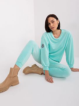 Set Italy Moda  Elegant and feminine sweatshirt set made of velour knit is a combination of cozy comfort and chic style. The sweatshirt is tucked in over th