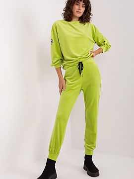 Set Italy Moda  Elegant and feminine sweatshirt set made of velour knit is a combination of cozy comfort and chic style. The sweatshirt is tucked in over th