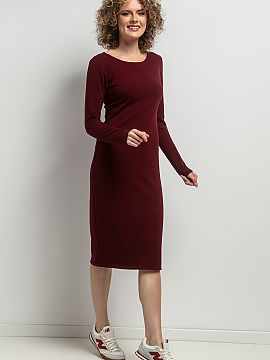Daydress Tessita  A simple, fitted midi dress with a boat neckline will look beautiful on any figure. With its simple yet elegant look, this dress becomes an 