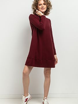 Daydress Tessita  Knitted dress before the knee with trapezoidal cut is a great option for the autumn season. Careful finishing - a stand-up neckline, darts i