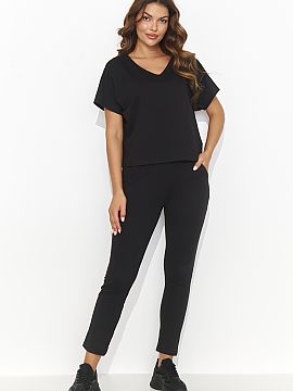 Set Numinou  Elegant yet comfortable knitted set that combines an oversize shirt with long pants. The loose blouse with wide, short sleeves decorated wit