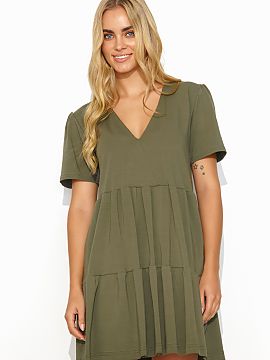 Daydress Makadamia  An airy short dress made of lightweight knit fabric is an ideal choice for summer days. Its material guarantees comfort of wearing even in t