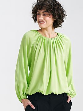 Blouse Nife  The blouse with a regular and loose fit is a unique piece of clothing, perfect for summer days. Made of lightweight viscose, the blouse prov
