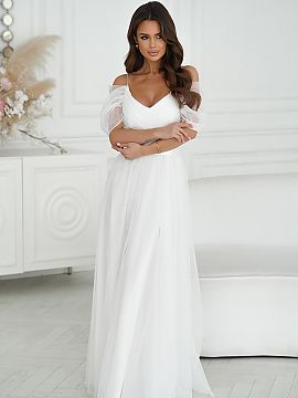 Long dress Bicotone  Beautiful long Spanish-style dress with plunging tulle sleeves. The top is complemented by thin straps. The bottom is a flared, layered, sew