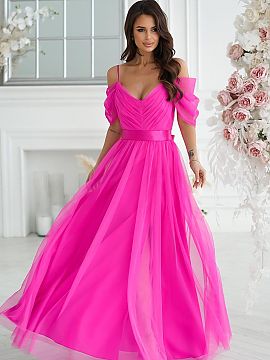 Long dress Bicotone  Beautiful long Spanish-style dress with plunging tulle sleeves. The top is complemented by thin straps. The bottom is a flared, layered, sew