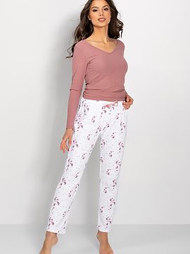 Pyjama Momenti Per Me  Ladies\' pyjamas consisting of a blouse and pants. Long-sleeved blouse with a pointed neckline. Long pants with print without pockets, decor