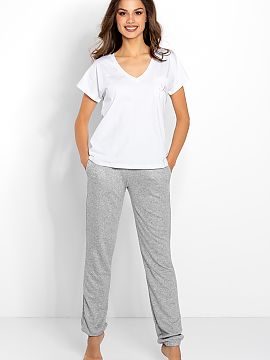 Pyjama Momenti Per Me  Finally at home? Wear this comfortable, elegant Chill Out set embellished with a silver emblem on the chest, with trousers in a soft, silver