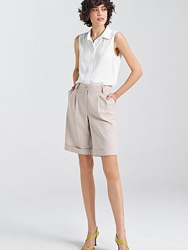 Shorts Nife  Relaxed fit shorts made from a blend of viscose, linen, and cotton combine comfort and style. They feature a mid-rise waist and straight kne