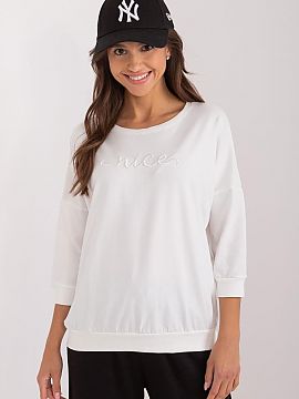 Sweatshirt Relevance  Discover reliable comfort and timeless style in our women\'s daily sweatshirt, perfect for everyday wear. The sweatshirt is designed in a re