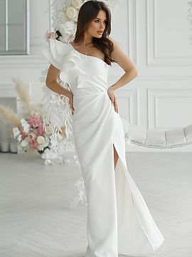 Long dress Bicotone  Elegant one shoulder dress with decorative feathers. Ideal for special occasions, it combines modern style with classic charm. Comfortable a