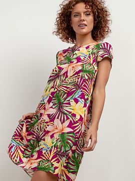 Daydress Tessita  This patterned viscose dress is an ideal choice for women who appreciate style and elegance. Its classic cut makes it suitable for many diff