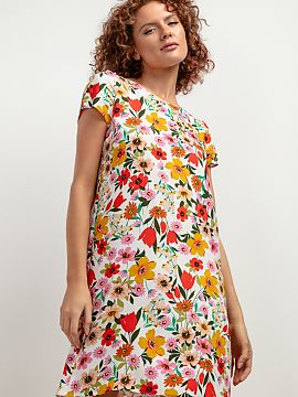 Daydress Tessita  This patterned viscose dress is an ideal choice for women who appreciate style and elegance. Its classic cut makes it suitable for many diff