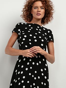 Blouse Tessita  Looking for the perfect blouse for summer? The T408 viscose patterned blouse is the perfect choice! Made of light and airy fabric, this shor