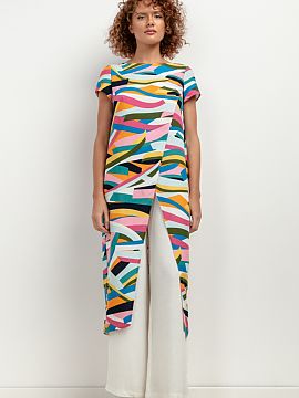 Tunic Tessita  Viscose tunic T410 is an essential part of the summer closet of any woman who appreciates style and comfort. Thanks to its patterned design,