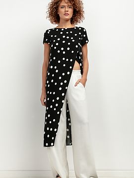 Tunic Tessita  Viscose tunic T410 is an essential part of the summer closet of any woman who appreciates style and comfort. Thanks to its patterned design,