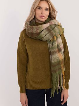 Shawl AT  Elegant 186 cm long polyester scarf with a classic check pattern, perfect for colder days. Made of high-quality material, it provides warmth