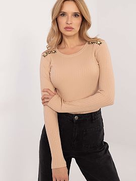 Blouse Relevance  Fitted blouse in ribbed fabric, ideal for everyday and work, combining elegance with modern style. Made from a high-quality blend of cotton 