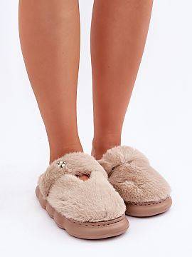 Slippers Step in style  Fur women\'s slippers. The model is decorated with a subtle, small brooch, adding elegance. The stabilizing strap at the back not only incre
