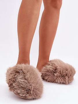 Slippers Step in style  Stylish women\'s slippers with fluffy, thick fur that envelop the feet in warmth and comfort. The model with covered toes provides additiona