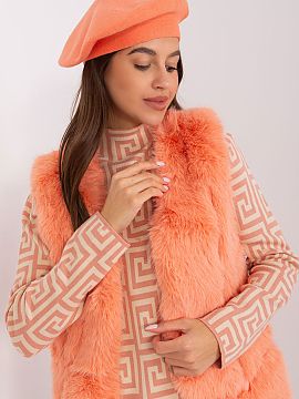 Beret AT  This smooth beret is a classic that adds style to any outfit. Equipped with a delicate antenna on top, it gives character and elegance. It i